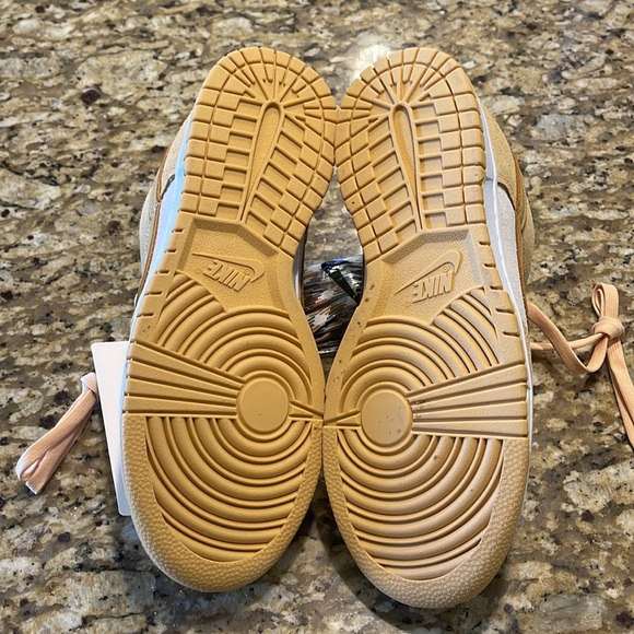 💛 Dunk Low LX 'Gold Suede' DV7411-200 Women’s Size 8.5 - Picture 13 of 15